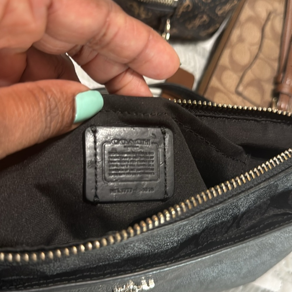 COACH SIGNATURE CROSSBODY HANDBAG EUC - Picture 8 of 8